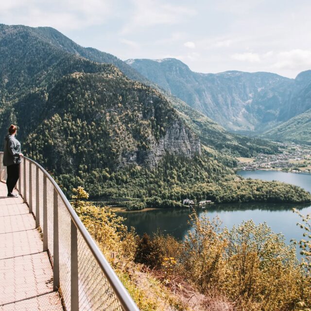 Don't be afraid to live on the edge. The views are better there. ⛰️❤️

#hallstatt #hallstättersee #salzburgerland #salzkammergut #roadtrippin #wildernessbabes #mountaingirls #visualsoflife #takemoreadventures #womenwhoexplore #earthoutdoors #visitsalzkammergut #visitaustria #1000thingsinaustria #wanderlust #bergliebe #feelaustria #bergwelten #weloveaustria #hallstattlake #europeansummer #reiseblogger_de #tripstagram #aboutajourney