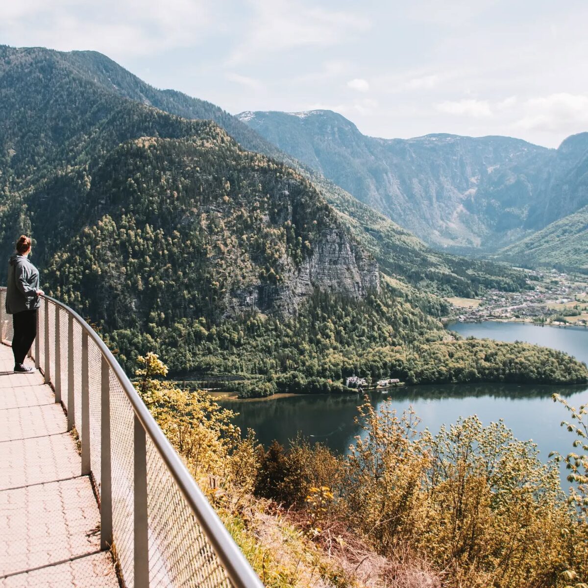 Don't be afraid to live on the edge. The views are better there. ⛰️❤️
#hallstatt #hallstättersee #salzburgerland #salzkammergut #roadtrippin #wildernessbabes #mountaingirls #visualsoflife #takemoreadventures #womenwhoexplore #earthoutdoors #visitsalzkammergut #visitaustria #1000thingsinaustria #wanderlust #bergliebe #feelaustria #bergwelten #weloveaustria #hallstattlake #europeansummer #reiseblogger_de #tripstagram #aboutajourney